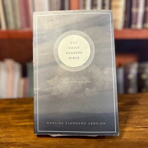ESV Daily Reading Bible: Through the Bible in 365 Days ISBN: 9781433534874